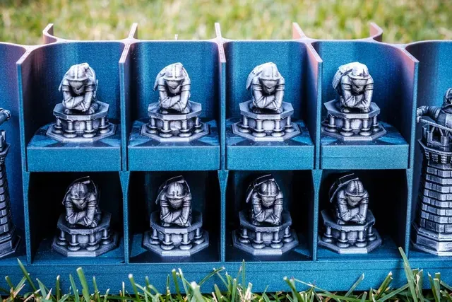 Harry Potter Wizard Chess with Storage Box — Image 5 of 17