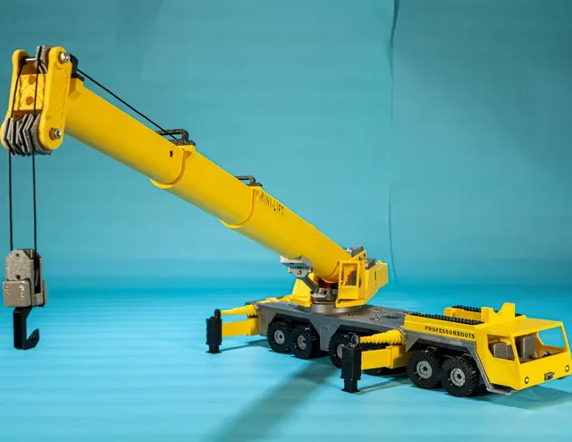 DIY RC Crane — Image 4 of 7