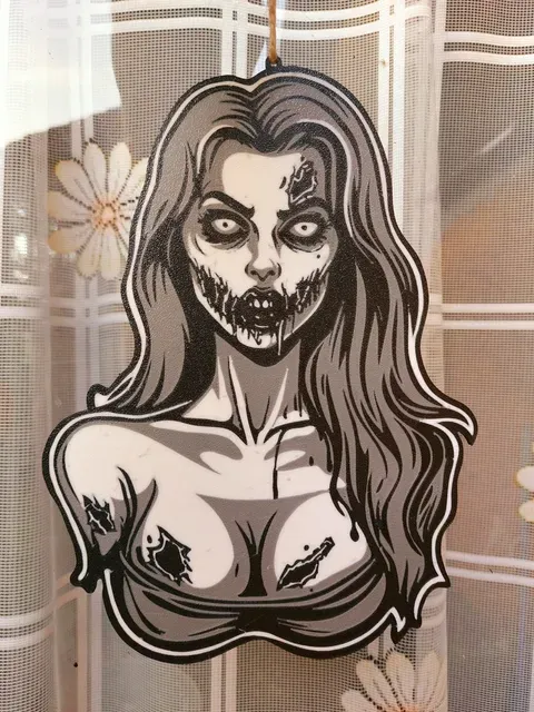 Halloween scary Zombie woman window decoration — Фото 5 из 8