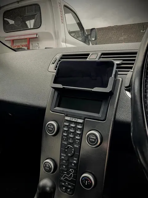 Custom adjustable Phone mount for Volvo C30 V50 C70 + STEP files