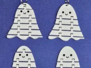 Articulated Kawaii Ghosts | Halloween flexi fidget toys / keychains