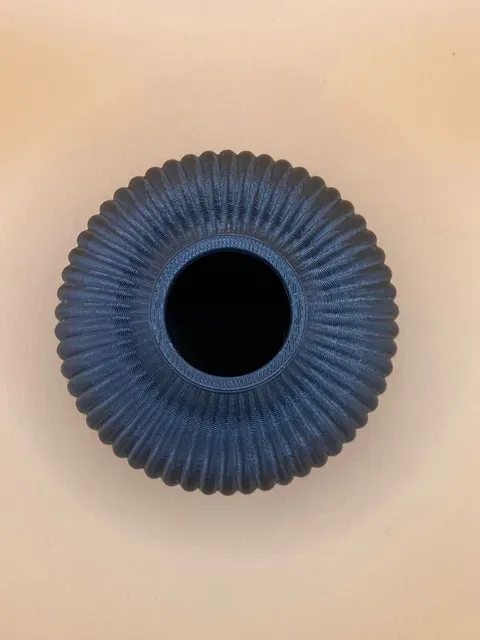 Modern Ribbed Designer Vase — Фото 3 из 3