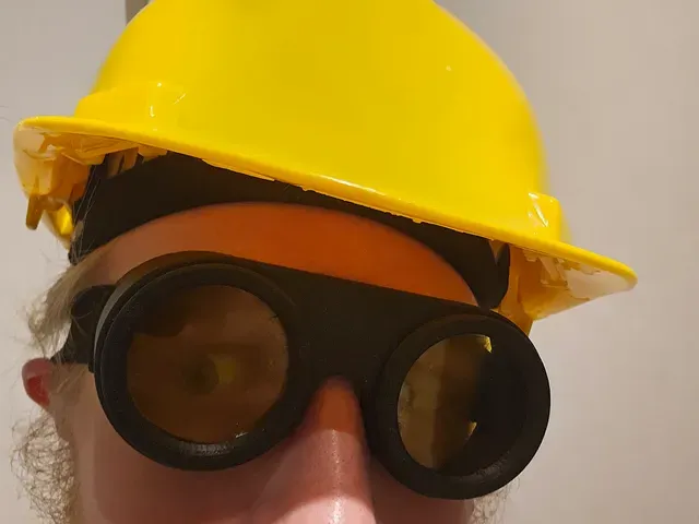 TF2 Engineer Goggles — Image 3 of 3