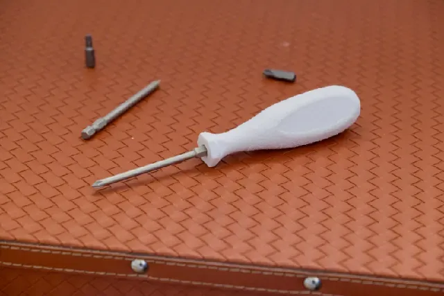 Medium ergonomic screwdriver