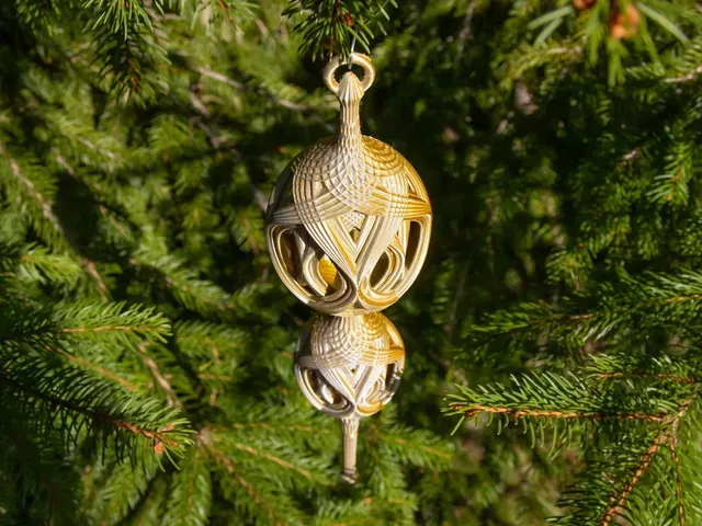 Open Lattice Flare Chritmas Finial 2024 — Image 4 of 7