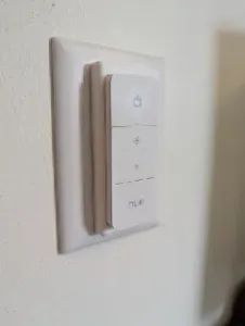 Decora Adapter for Phillips Hue Dimmer (2nd Generation / Power-Hue buttons)