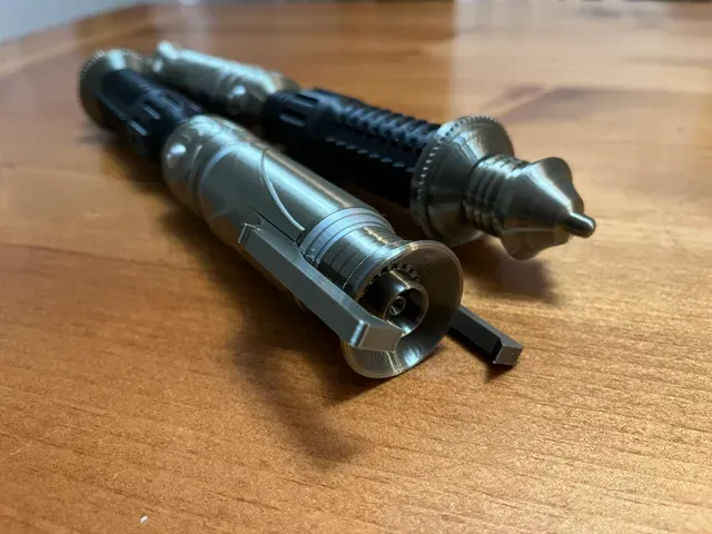 Taron Malicos Lightsaber — Фото 2 из 5