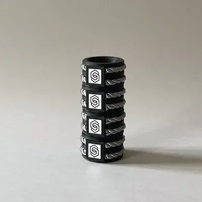 Hamptons black/shiny grey napkin ring set of 4 — Image 2 of 5