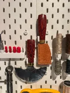 Skiving- and half moon leathercraft knifeholder for IKEA Skadis (SUMS)