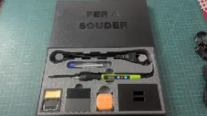 Boite fer à souder et accessoires
