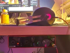 Focusrite Scarlett 2i2 under desk mount