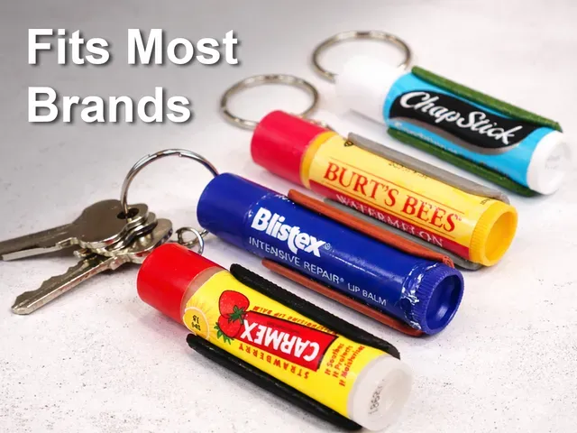 Universal Lip Balm Keychain Holder — Фото 2 из 4