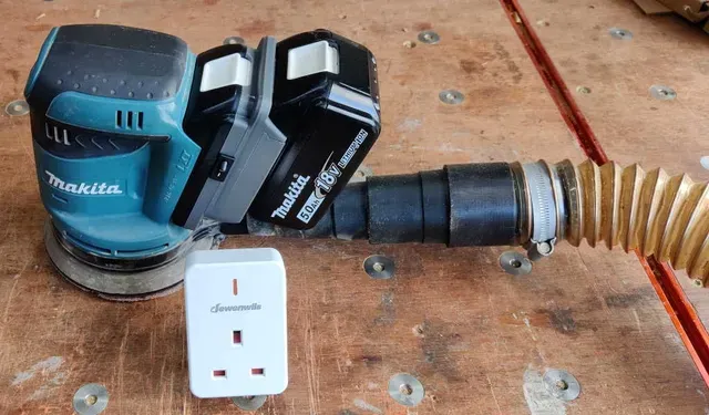 Makita Cordless Vacuum Cleaner Auto-Starter — Фото 2 из 3