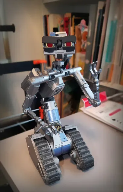 Johnny Five figure with SAINT parts & mods — Image 2 of 4