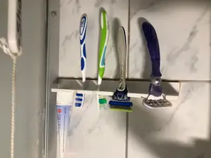 Zahnbürsten Rasierer Halter Dusche / Toothbrushes Shaver Holder Shower