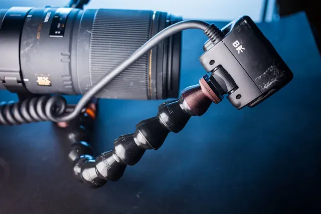 Twin flash arm system for Canon MT-24EX