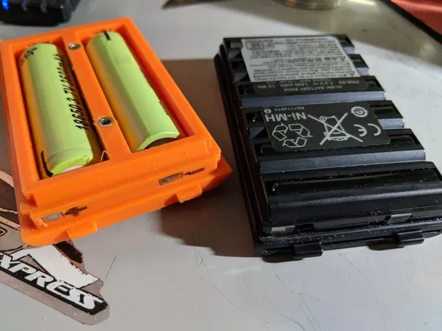FT-60E/R 18650 battery pack with internal BMS — Image 4 of 12