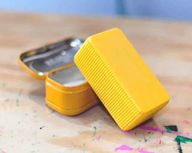 small travel sized box with lid (vase mode) — Image 2 of 4