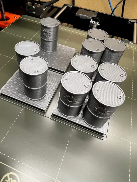 Barrel on a diamond plate pallet — Фото 3 из 9