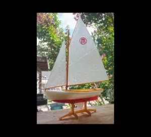 Maker 12.5 -A vintage sailboat with a Maker's twist