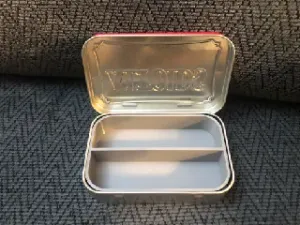 Altoids 2 compartments lengthwise