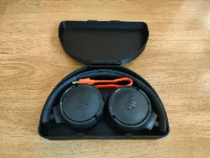 JBL Tune 500 BT headphones case