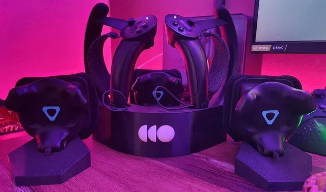 HTC Vive Tracker magnetic charging stand (Trackstrap Plus & Trackbelt Plus) — Image 4 of 4