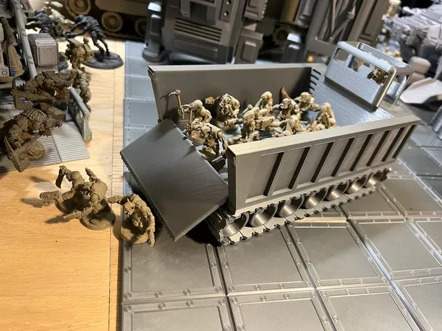 Stolen and looted APC from The White Desert — Фото 2 из 40