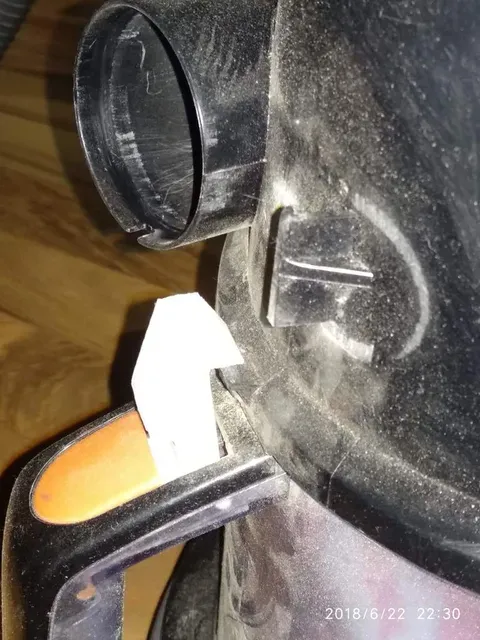 Verschluss / lock - Philips - Marathon FC9218 floor pro - beutelloser Staubsauger / bagless vacuum cleaner — Image 5 of 7