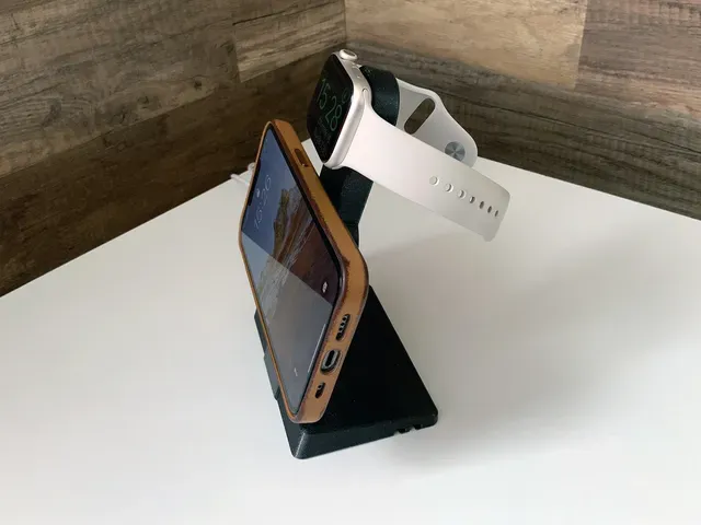 iPhone and Apple Watch Charging Stand — Фото 6 из 10