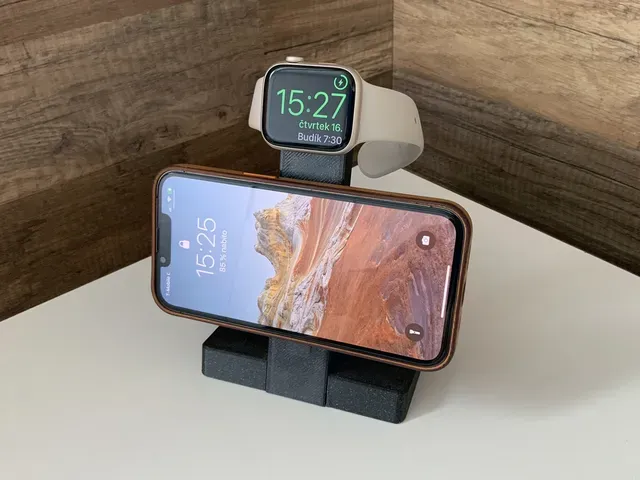 iPhone and Apple Watch Charging Stand — Фото 5 из 10