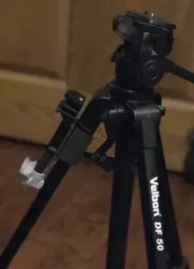 Clip to hold Universal Tripod Mount on tripod leg