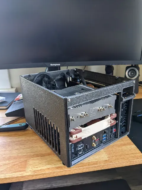 SFF ITX PC Case — Фото 2 из 10