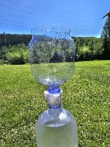 Ultra-Compact PET Bottle Funnel Connector with Integrated Air Vent