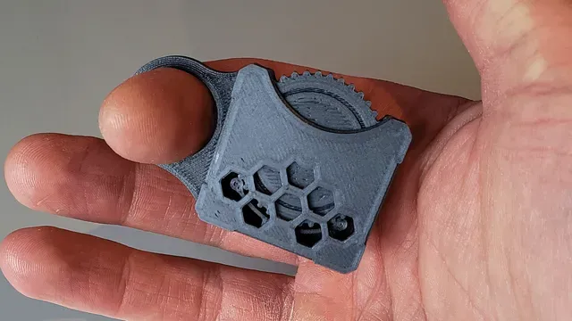 Fidget Ring Clicking Wheel — Image 4 of 4