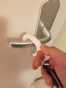 Savegrabber - open door without touching the handle, press knobs without touching - additional barrier for the coronavirus and other germs