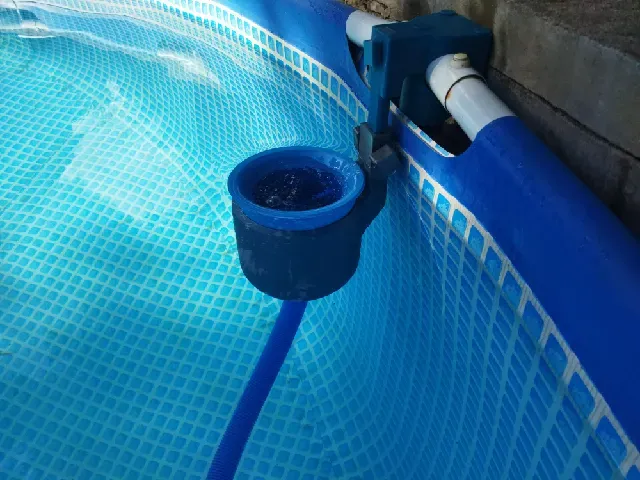 Pool skimmer holder/clamp (intex/bestway) — Image 4 of 4