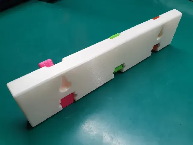 🧥 Parametric clothes hanger with folding hooks (multiple hooks on a rack possible) — Image 4 of 12