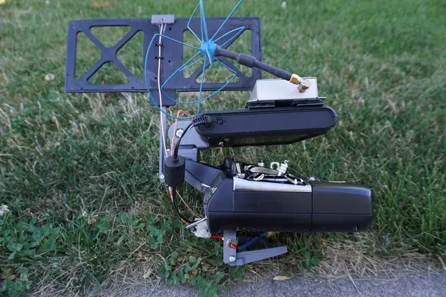 Turnigy 9XR FPV monitor folding mount