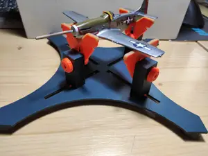 Stand for painting aircraft model - stojan na barvení modelů letadel