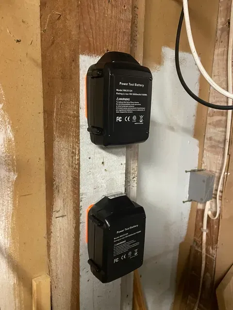 WORX PowerShare 6-pin 20v battery holder/mount — Image 7 of 10