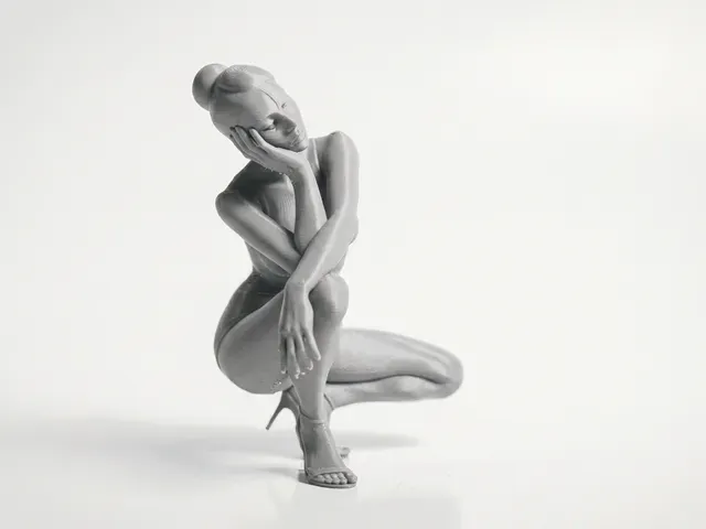 Elegant Female Figure Statue 3D Printable — Фото 3 из 5