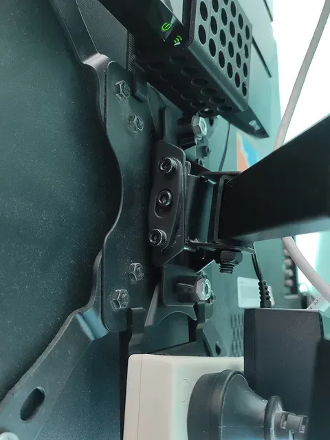 Additional support for tv stand