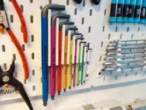 T-Nuts Remix - Allen keys magnetic mount Ikea Skadis