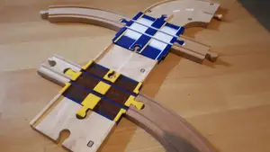 Wooden Roadway compatible with BigJigs railroad - Dřevěná autodráha k BigJigs vláčkodráze