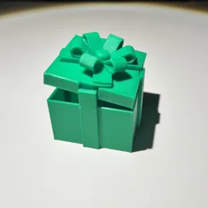 Present box with spinning latch