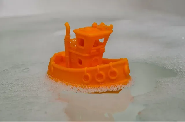 Little bathtub tug boat — Image 4 of 6