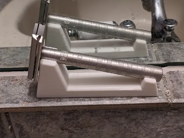 Henson Razor Stand