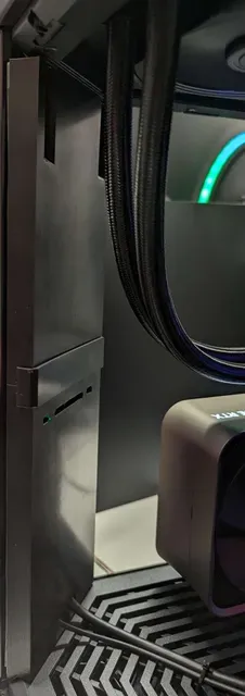 Hyte Y60 LCD Cover — Image 4 of 5