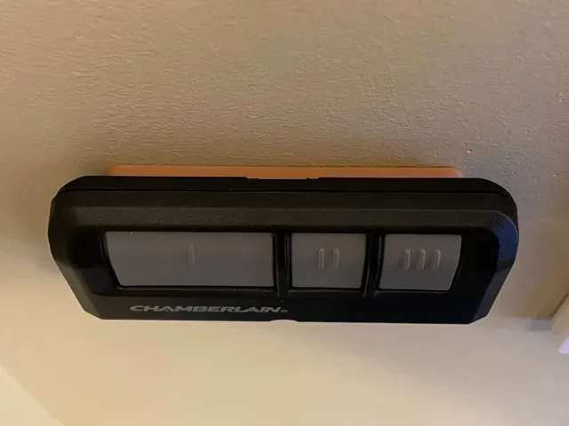 Wall mount for garage door remote opener — Фото 3 из 3